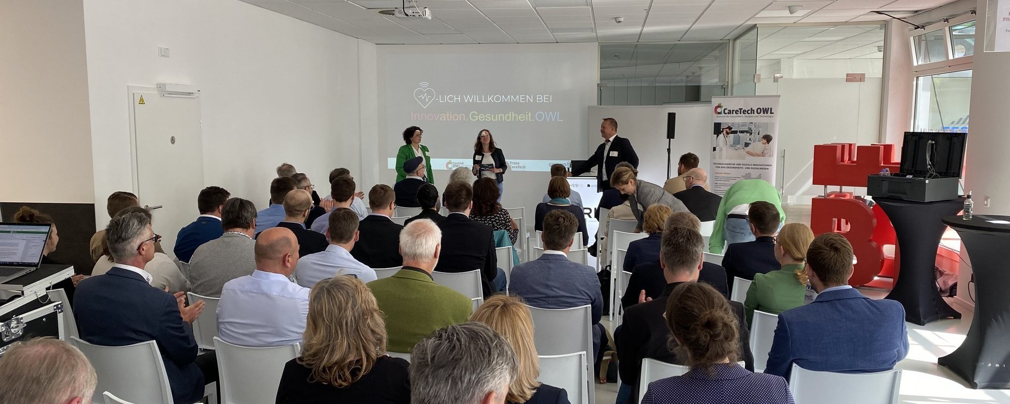 Gäste der Veranstaltung Innovation. Gesundheit. OWL. am 23.05.2023 im GesundZentrum Bielefeld. (C) HSBI.